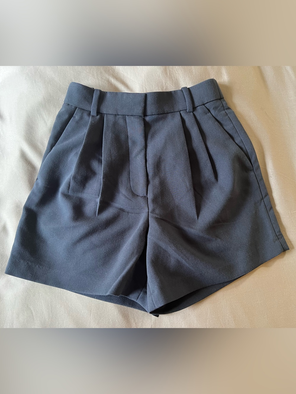 Abercrombie & Fitch High-Waist Pleated Shorts - Dark Indigo
